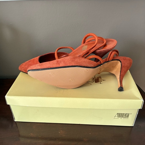 NIB Allure Women's Rust Suede 3.5" Heels - Picture 2 of 4
